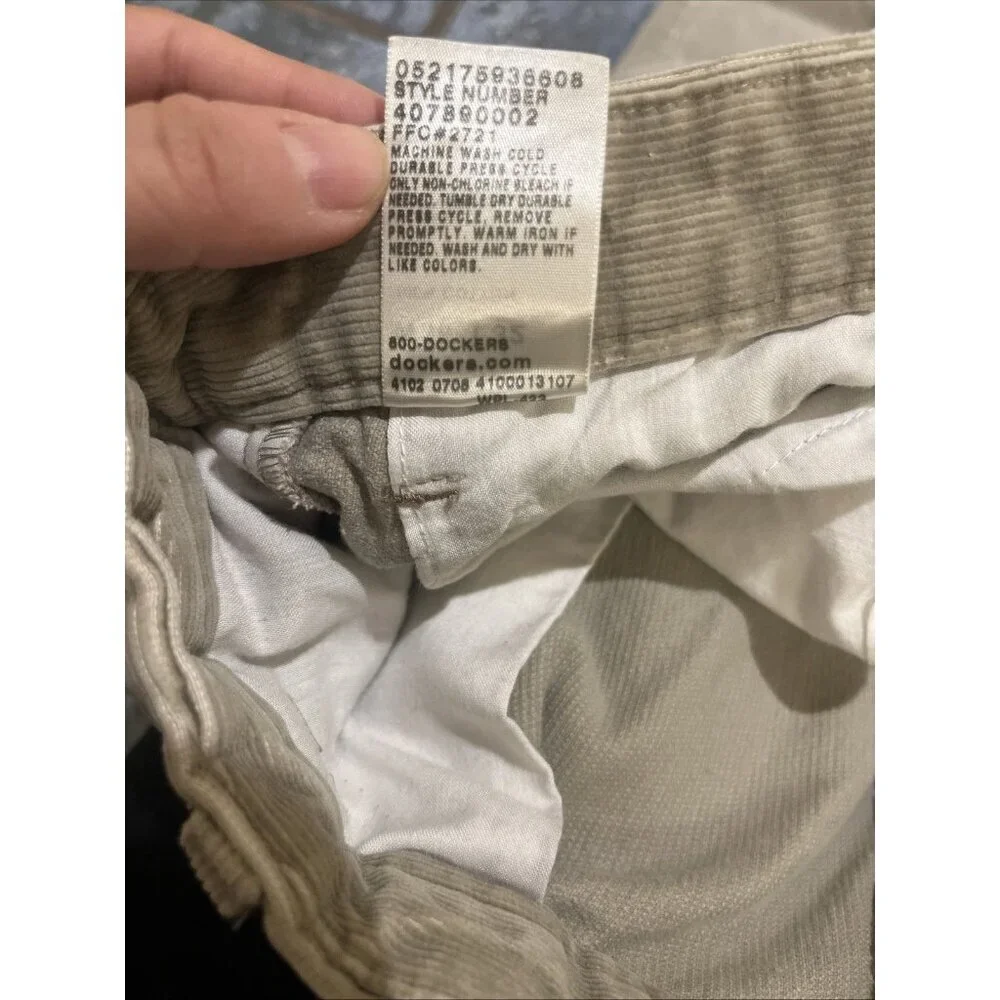 Dockers Corduroy Pants Men’s Size 36x32‎ Tan Relaxed Fit Pleated Cuffed Casual
